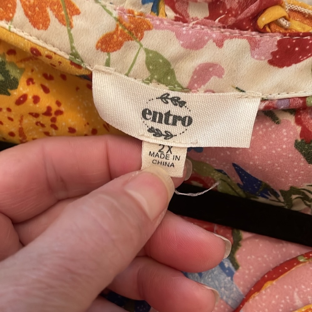 Entro women’s Floral Ruffled and Smocked Blouse Top 2X - Picture 6 of 7